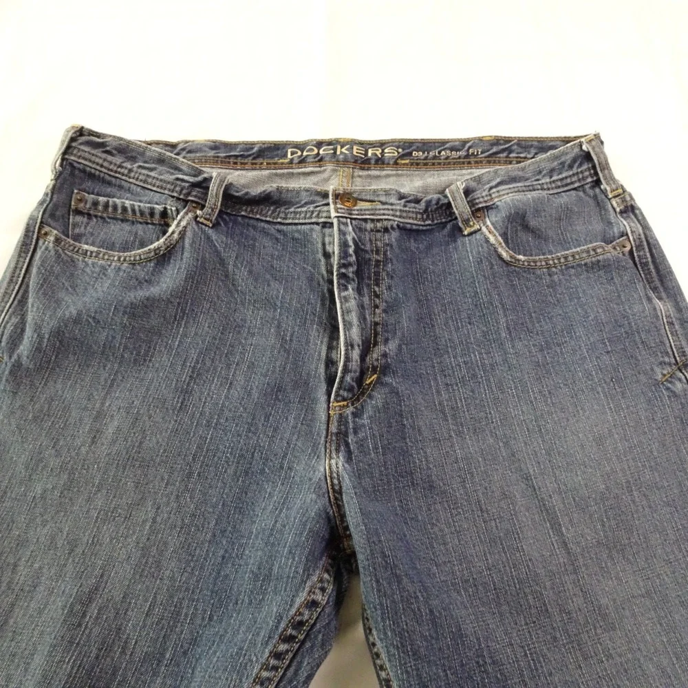 Dockers Jeans. Men's 40x32. Classic Fit Straight Leg Blue Denim Jeans